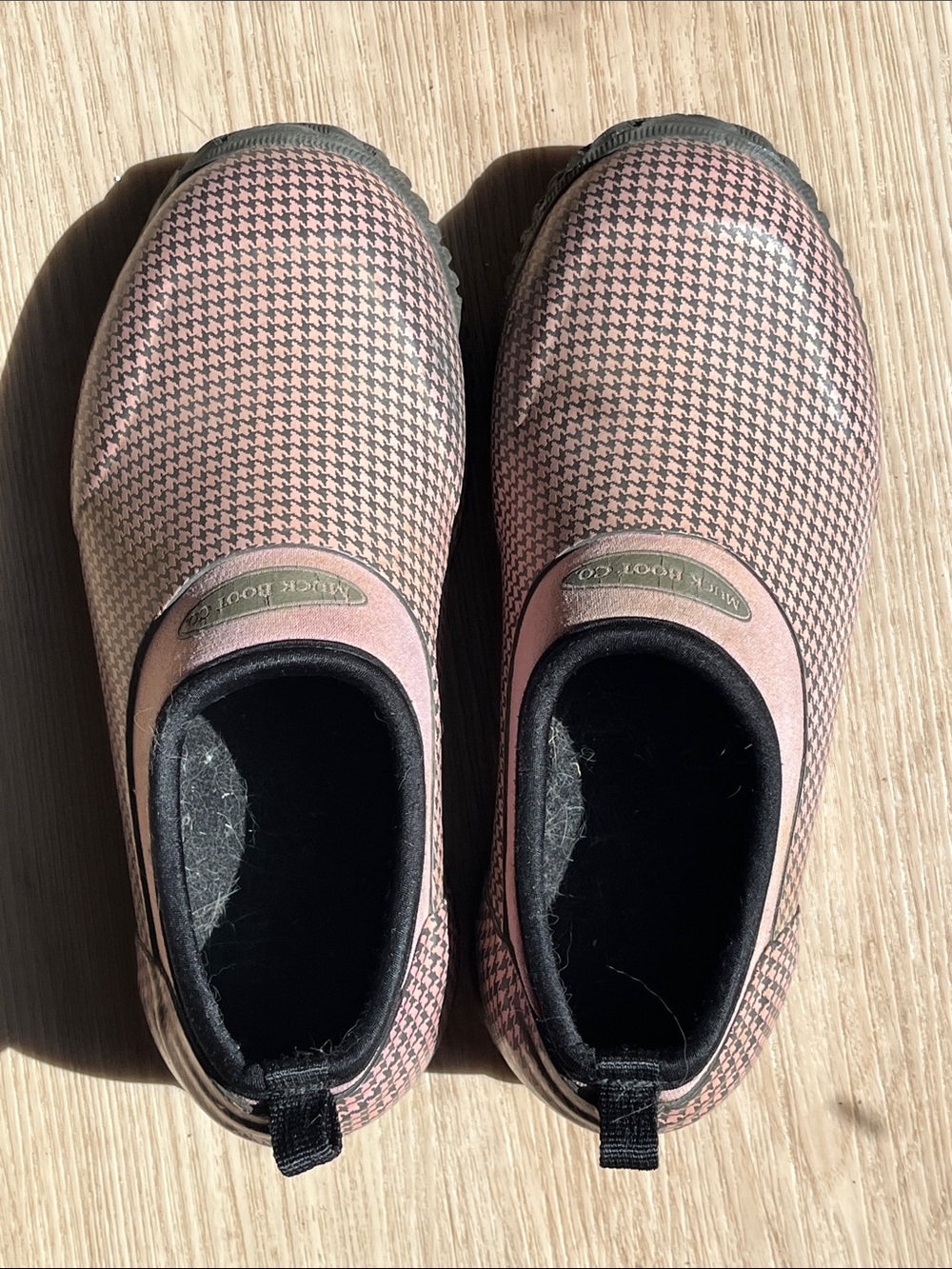 Slip-On Waterproof Shoes - Pink Houndstooth (girls)